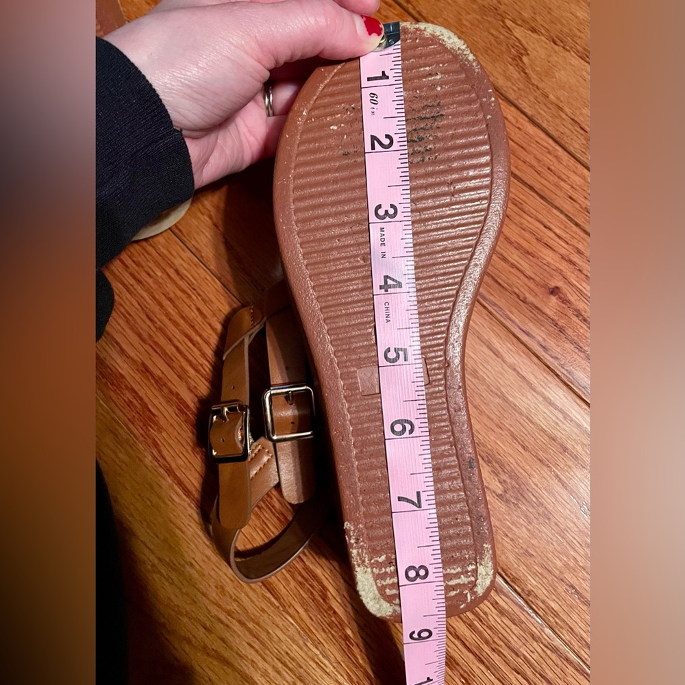 Journee Collection Bianca Thong Wedge Sandals Size 5 1/2 - Picture 11 of 11